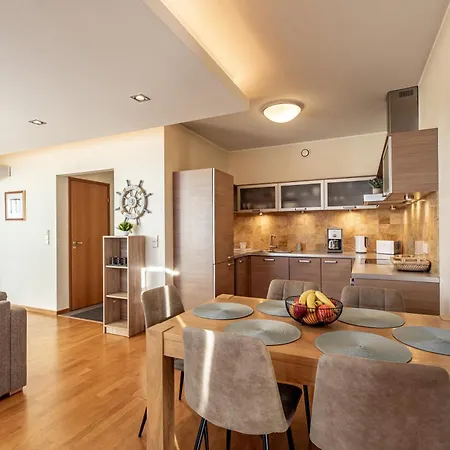 Airhome - The Admiral House Appartement *