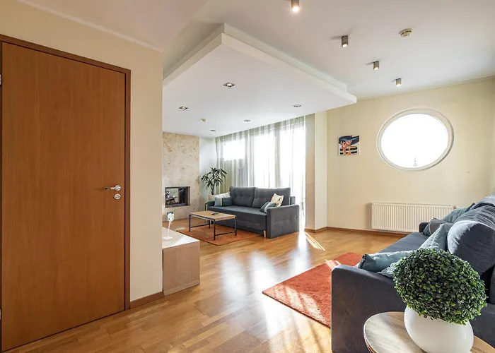 Airhome - The Admiral House