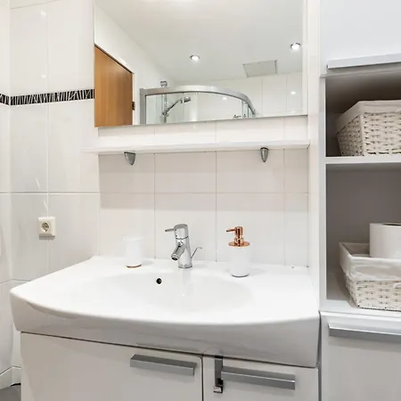 Apartman Airhome - The Admiral House